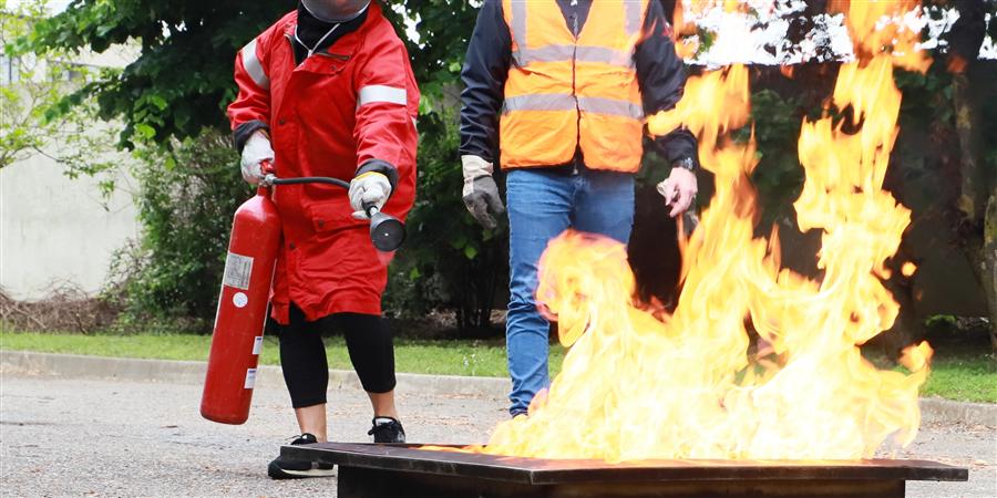 Démonstration d'extinction sur feu réel